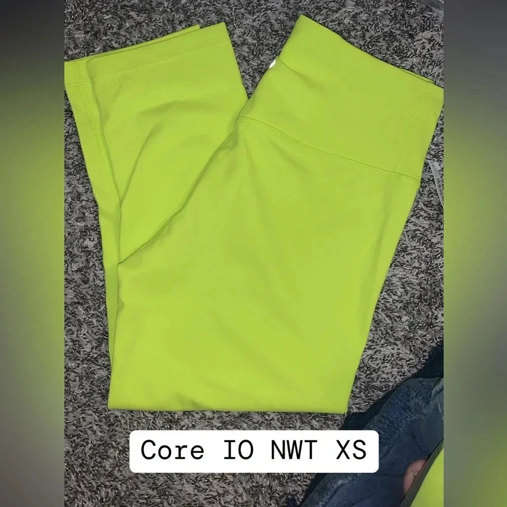 Womens NWT XS workout set